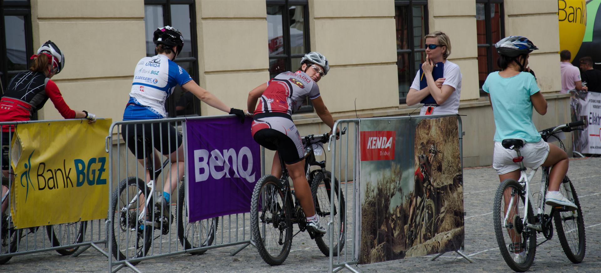 Zawodnicy kolarskich zmagań w Lublinie filmują sportowe emocje kamerą