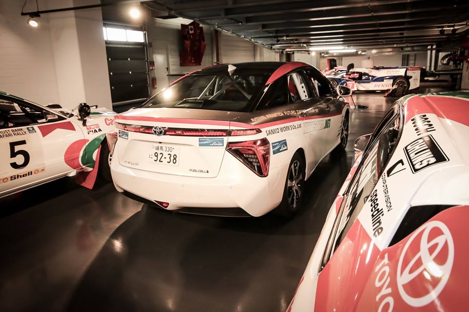 Sportowy debiut Toyoty Mirai w Rajdzie Niemiec