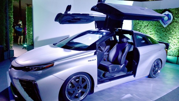 Toyota Mirai jak DeLorean z “Powrotu do przyszłości”