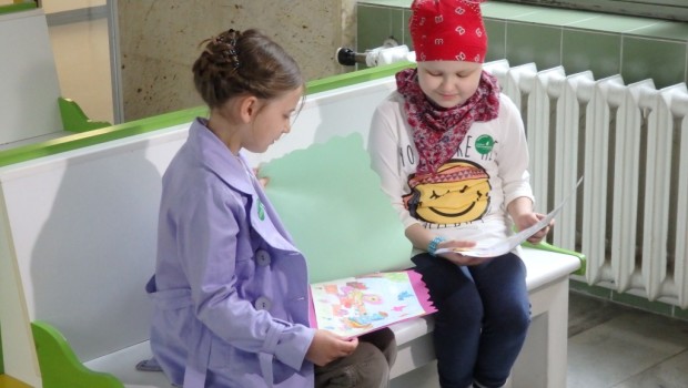 Kraków: 10-letnia Marta zamieniła prezenty z okazji Pierwszej Komunii Świętej na spełnienie marzenia 11-letnie Izy, podopiecznej Fundacji Mam Marzenie