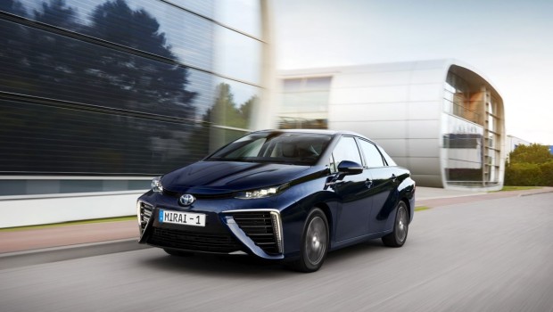 Toyota zbuduje auta elektryczne, ale nadal stawia na hybrydy i wodór