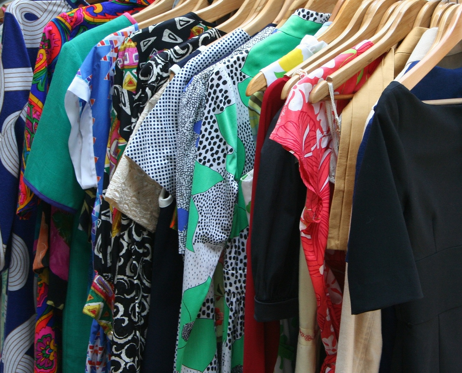 7 sposobów na to, jak odświeżyć garderobę na sezon wiosna-lato i nie przepłacić