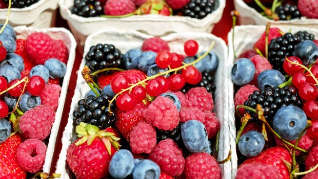 Jakie owoce warto jeść latem?