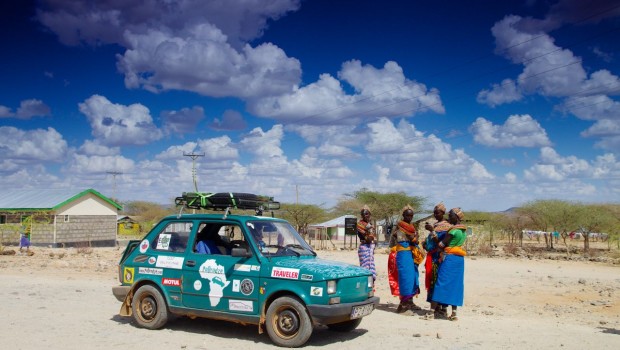 Elektryczne wyzwanie Arkadego Fiedlera – przejedzie Afrykę samochodem na prąd!