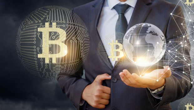 Bitcoin wart więcej niż 5 tys. dolarów, czyli kariera kryptowalut