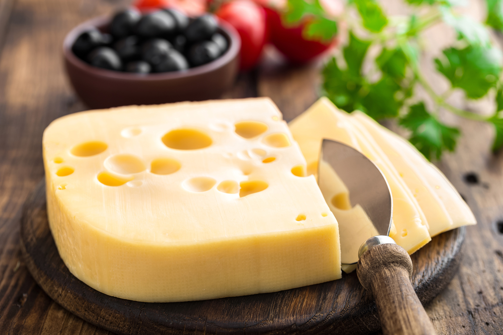 Czy zimą powinniśmy jeść żółte sery?