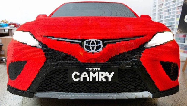 Toyota z klocków Lego i Lexus z origami