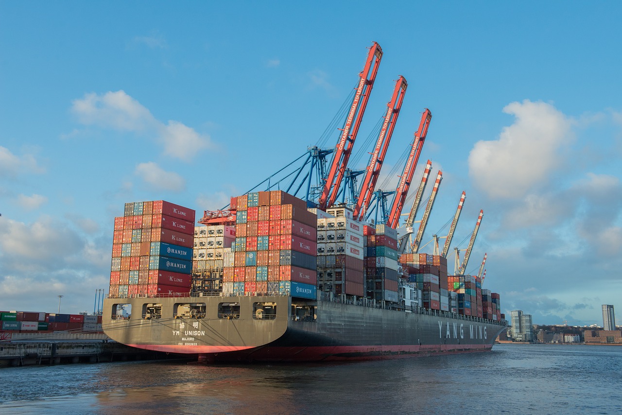 Eksport przyspiesza, ale jeszcze szybciej rośnie import