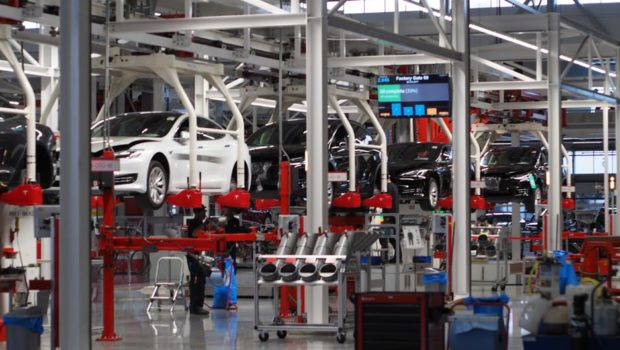 Co trzecia fabryka motoryzacyjna w Polsce już produkuje części do aut elektrycznych, hybrydowych lub autonomicznych