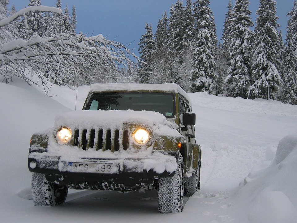 Zimą rośnie ryzyko awarii – zimowe zasady użytkowania i przeglądu samochodu
