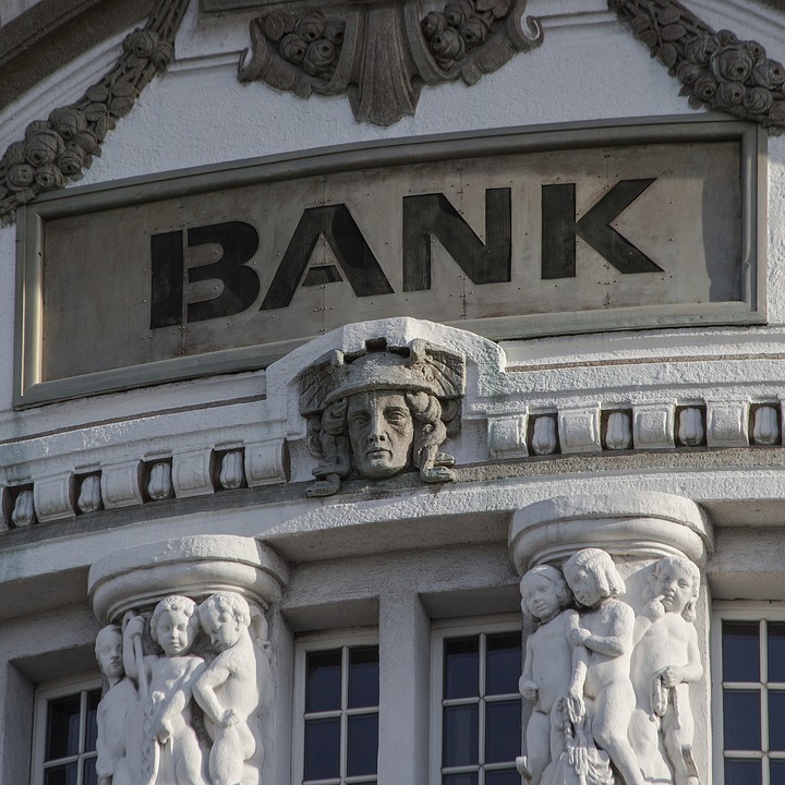 Pojedynek na ROE – faktoring wygrywa z bankami