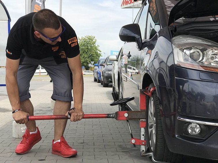 Czy auta Polaków są w fatalnym stanie technicznym? NewsrmTV
