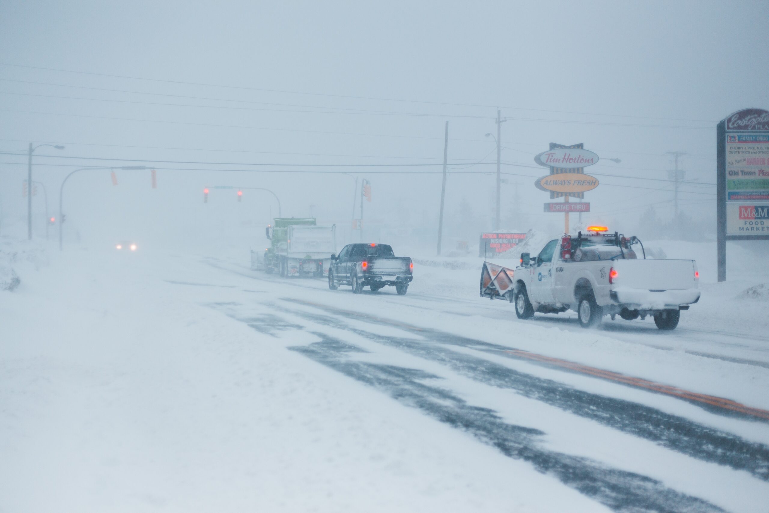 Nie tylko śnieg – na co zimą powinni uważać kierowcy?