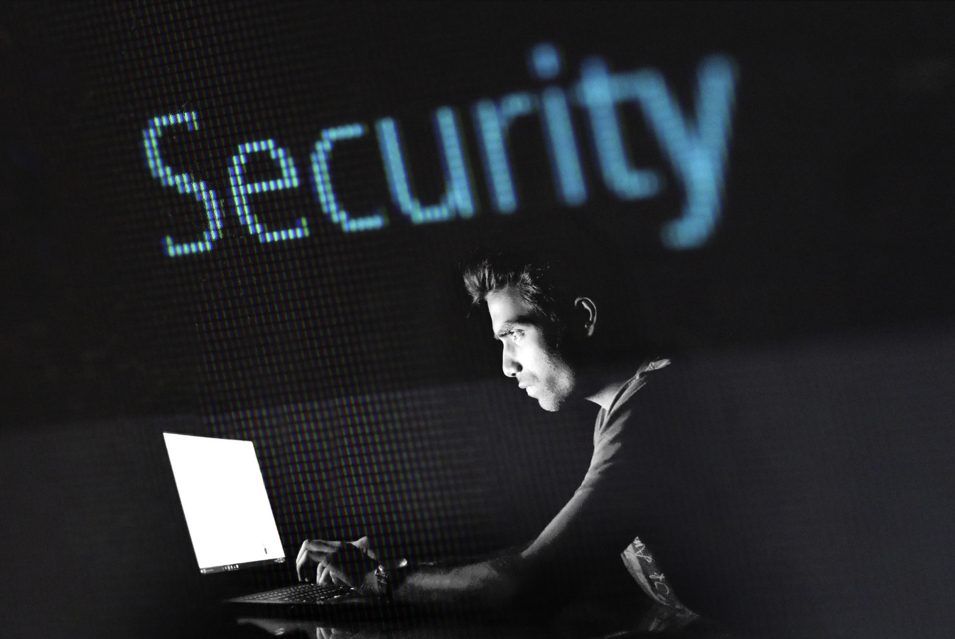 Specjaliści IT pod presją. Jak zarządzać zagrożeniami cyberbezpieczeństwa związanymi z shadow IT?