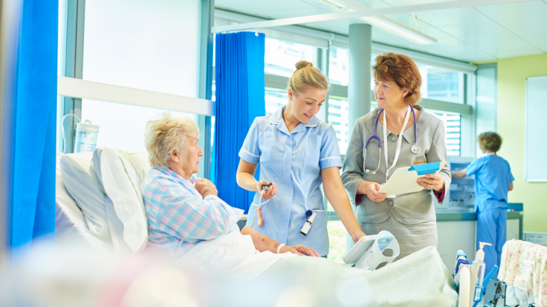 Szpitale zobowiązują się do przestrzegania najwyższych standardów bezpieczeństwa personelu i pacjentów