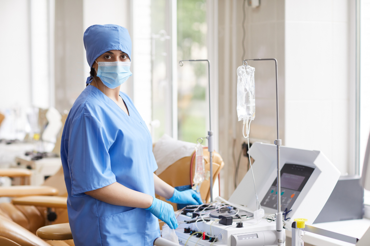 Rola bezpiecznego sprzętu i raportowania w pracy pielęgniarki: zapewnienie ochrony pacjentom i personelowi medycznemu.